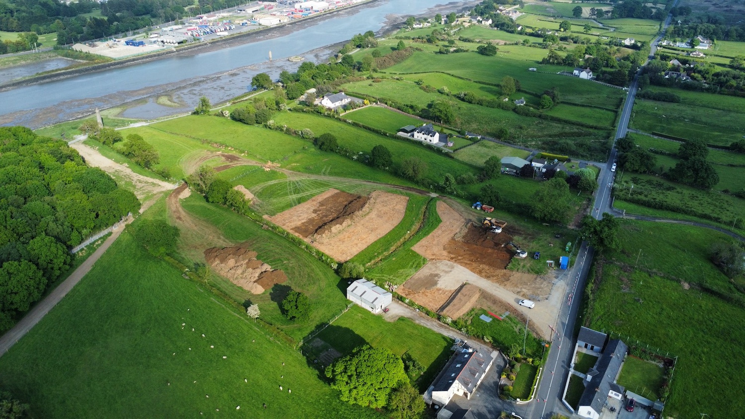 River runs across top left of image. In
                          the centre is a field that has been turned
                          over and flattened, with piles of earth to one
                          side.