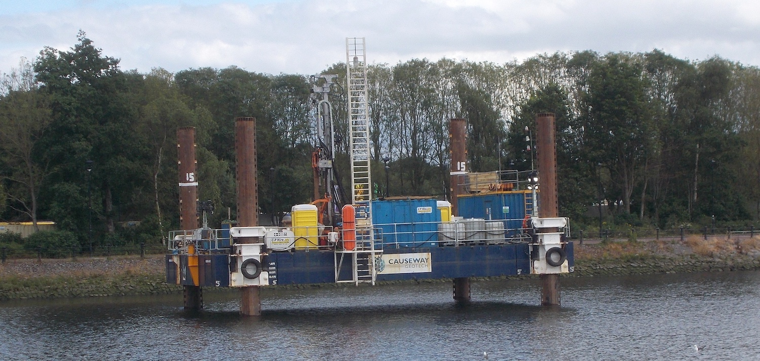 River Lagan with a large metal platform
                          about ten metres long held up on four metal
                          cylinders. On top is what looks like a
                          drilling derrick.